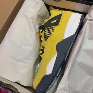 Jordan 4 lightning size 3y